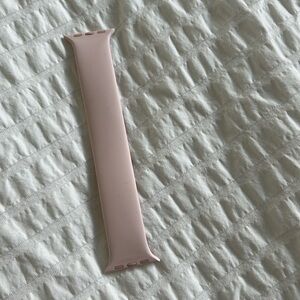 Apple iWatch 40mm Solo Loop Band in Dusty Pink